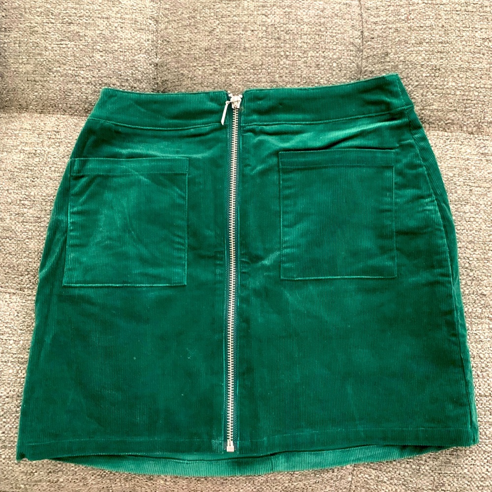 Corduroy emerald skirt with front zipper